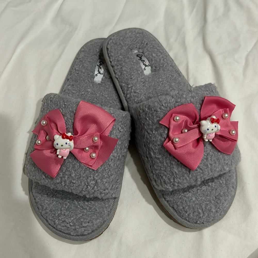 Hello kitty slippers size 9